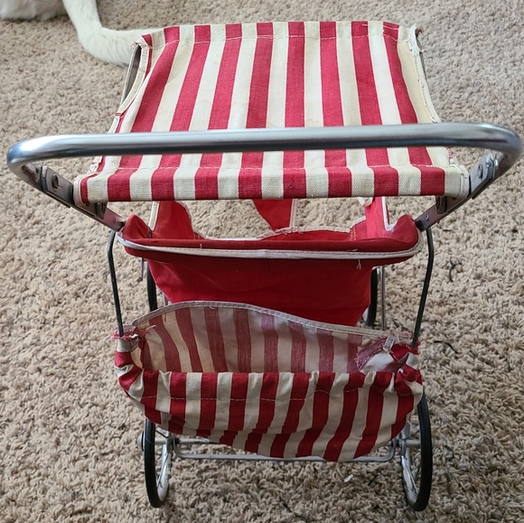 Vintage 1960's doll buggy. - Picture 2 of 5